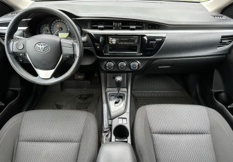 Подержанный автомобиль Toyota Corolla Sedan 2014 года (9 фото)