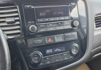 Подержанный автомобиль Mitsubishi Outlander 2014 года (14 фото)