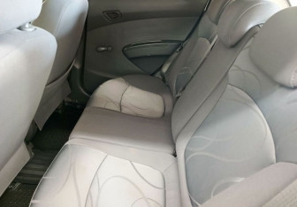 Подержанный автомобиль Chevrolet Spark 2012 года (12 фото)