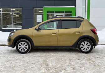 Подержанный автомобиль Renault Sandero 2018 года (8 фото)