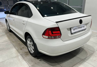 Подержанный автомобиль Volkswagen Polo Sedan 2013 года (10 фото)