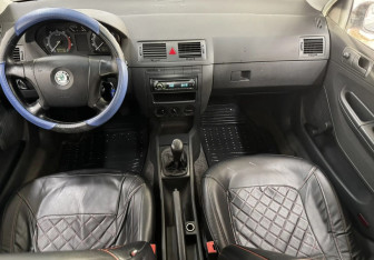 Подержанный автомобиль Skoda Fabia Wagon 2007 года (10 фото)