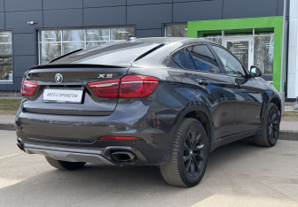 Подержанный автомобиль BMW X6 2016 года (5 фото)