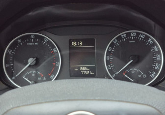 Подержанный автомобиль Skoda Octavia Liftback 2012 года (12 фото)