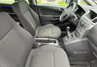Подержанный автомобиль Opel Zafira Compactvan 2010 года (10 фото)