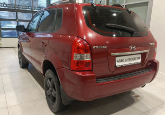 Подержанный автомобиль Hyundai Tucson 2008 года (6 фото)