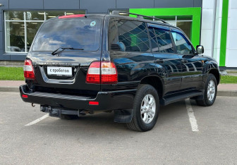 Подержанный автомобиль Toyota Land Cruiser Suv 2006 года (5 фото)
