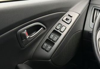 Подержанный автомобиль Hyundai ix35 2014 года (14 фото)