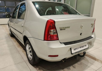 Подержанный автомобиль Renault Logan Sedan 2013 года (8 фото)