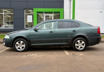 Подержанный автомобиль Skoda Octavia Liftback 2006 года (8 фото)