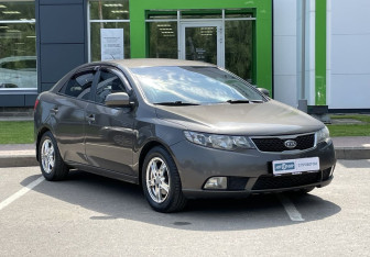 Подержанный автомобиль Kia Cerato Sedan 2010 года (3 фото)