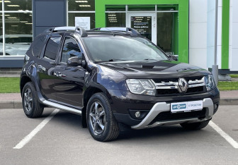 Подержанный автомобиль Renault Duster 2015 года (3 фото)