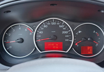 Подержанный автомобиль Renault Koleos 2009 года (13 фото)