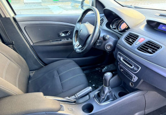 Подержанный автомобиль Renault Fluence 2014 года (10 фото)