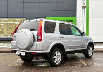 Подержанный автомобиль Honda CR-V 2002 года (5 фото)
