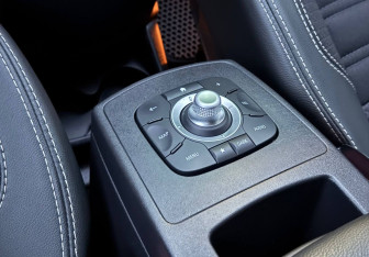 Подержанный автомобиль Renault Scenic 2015 года (15 фото)