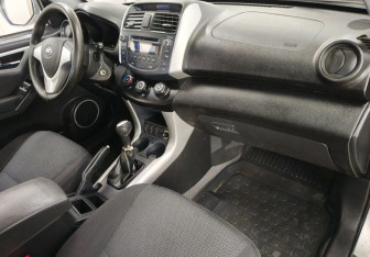 Подержанный автомобиль Lifan X60 2015 года (11 фото)