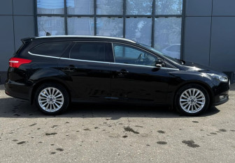Подержанный автомобиль Ford Focus Wagon 2018 года (8 фото)