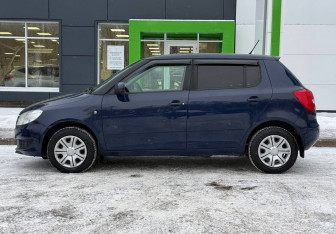 Подержанный автомобиль Skoda Fabia Hatchback 2012 года (8 фото)