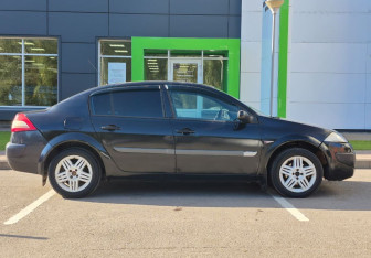 Подержанный автомобиль Renault Megane Sedan 2006 года (8 фото)
