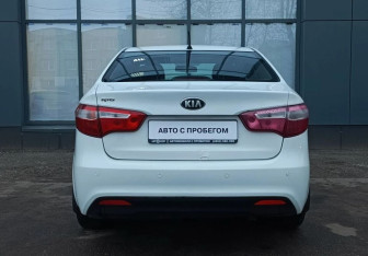 Подержанный автомобиль Kia Rio Sedan 2013 года (7 фото)