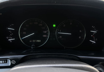 Подержанный автомобиль Toyota Land Cruiser Suv 2006 года (12 фото)