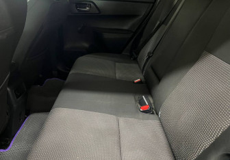 Подержанный автомобиль Toyota Auris Hatchback 2013 года (14 фото)