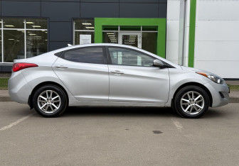 Подержанный автомобиль Hyundai Elantra Sedan 2010 года (4 фото)