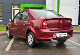 Подержанный автомобиль Renault Logan Sedan 2011 года (7 фото)