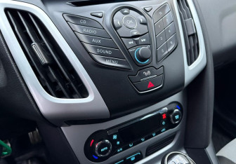 Подержанный автомобиль Ford Focus Hatchback 2012 года (14 фото)