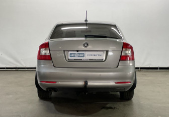 Подержанный автомобиль Skoda Octavia Liftback 2011 года (6 фото)