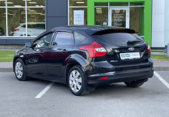 Подержанный автомобиль Ford Focus Sedan 2012 года (7 фото)
