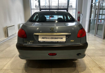 Подержанный автомобиль Peugeot 206 Sedan 2008 года (5 фото)