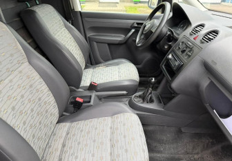 Подержанный автомобиль Volkswagen Caddy Compactvan 2011 года (10 фото)