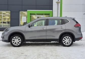 Подержанный автомобиль Nissan X-Trail 2022 года (8 фото)