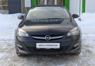 Подержанный автомобиль Opel Astra Sedan 2012 года (2 фото)