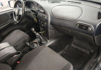Подержанный автомобиль Chevrolet Niva 2013 года (11 фото)