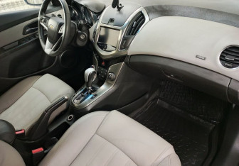 Подержанный автомобиль Chevrolet Cruze Sedan 2013 года (12 фото)