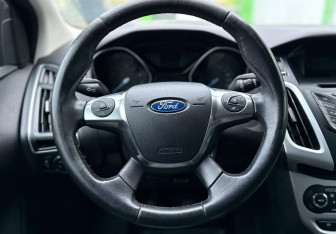 Подержанный автомобиль Ford Focus Hatchback 2012 года (12 фото)