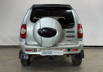 Подержанный автомобиль Chevrolet Niva 2007 года (6 фото)