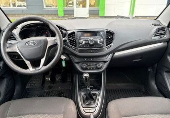 Подержанный автомобиль LADA (ВАЗ) Vesta Sedan 2016 года (11 фото)