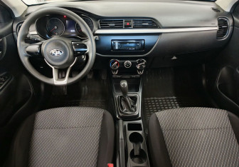 Подержанный автомобиль Kia Rio Sedan 2017 года (11 фото)