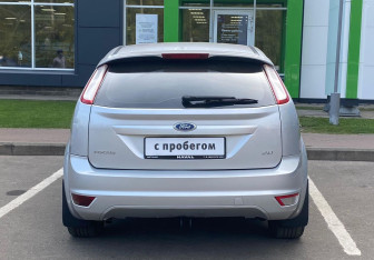 Подержанный автомобиль Ford Focus Hatchback 2010 года (6 фото)