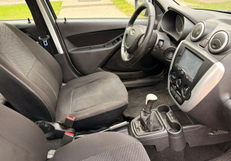 Подержанный автомобиль LADA (ВАЗ) Granta Liftback 2015 года (9 фото)