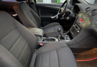 Подержанный автомобиль Ford Mondeo Liftback 2007 года (10 фото)