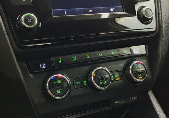 Подержанный автомобиль Skoda Octavia Wagon 2015 года (12 фото)