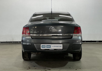 Подержанный автомобиль Opel Astra Sedan 2011 года (6 фото)