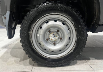 Подержанный автомобиль Chevrolet Niva 2011 года (12 фото)