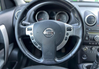 Подержанный автомобиль Nissan Qashqai 2009 года (12 фото)