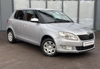 Подержанный автомобиль Skoda Fabia Hatchback 2012 года (3 фото)
